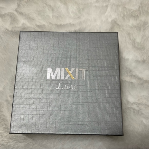 Mixit Necklace and Earring set New in Box “S” - Picture 4 of 5